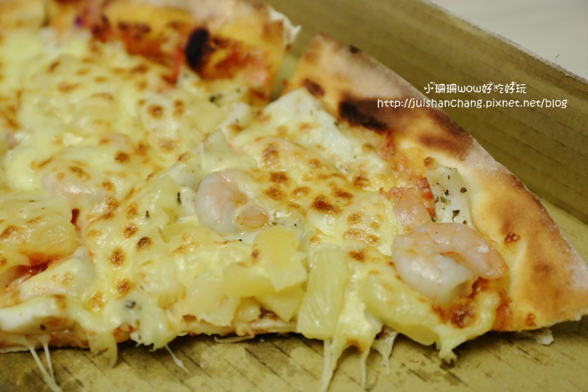 【食║新北雙和】KK手工窯烤pizza～捕獲行動餐車，永和也有好吃的PIZZA了！神出鬼沒，想吃得先掐指一算「餐車Time」！