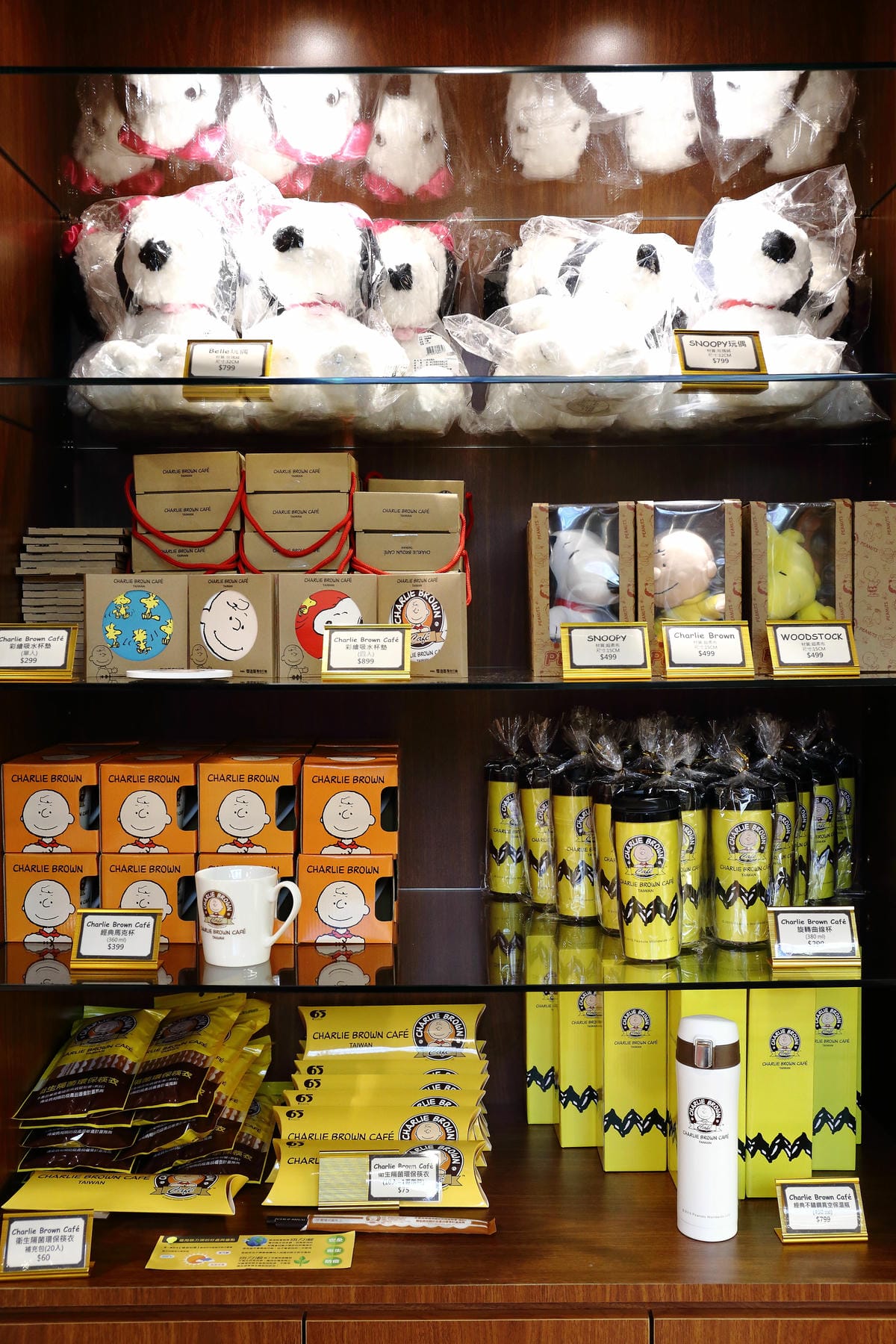 【食║新竹】查理布朗咖啡Charlie Brown Café〜緊急廣播！史努比出沒在新竹遠百！！！(已歇業)