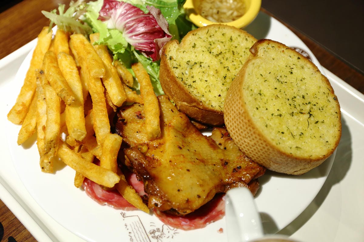 【食║新竹】查理布朗咖啡Charlie Brown Café〜緊急廣播！史努比出沒在新竹遠百！！！(已歇業)