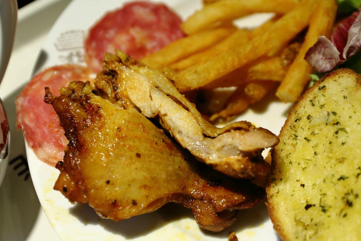 【食║新竹】查理布朗咖啡Charlie Brown Café〜緊急廣播！史努比出沒在新竹遠百！！！(已歇業)