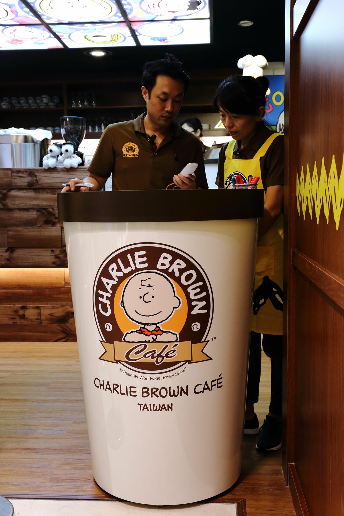 【食║新竹】查理布朗咖啡Charlie Brown Café〜緊急廣播！史努比出沒在新竹遠百！！！(已歇業)
