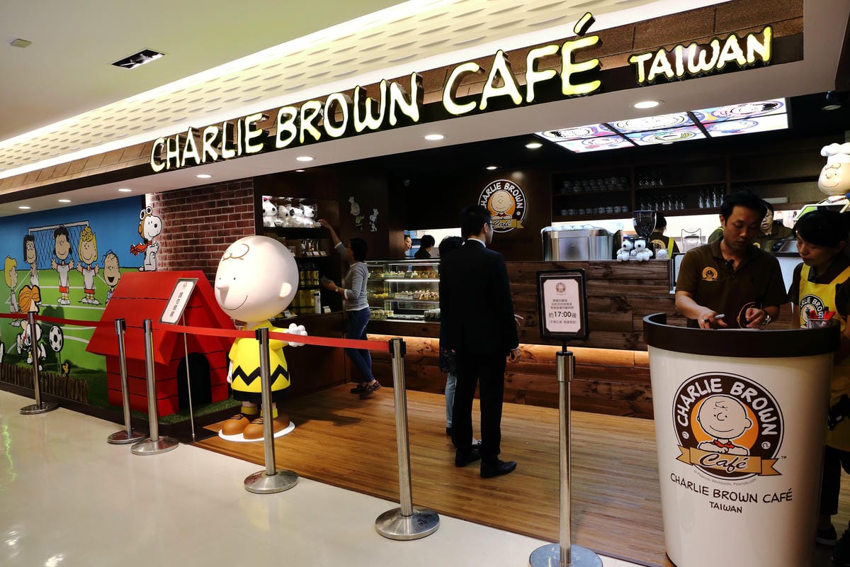【食║新竹】查理布朗咖啡Charlie Brown Café〜緊急廣播！史努比出沒在新竹遠百！！！(已歇業)