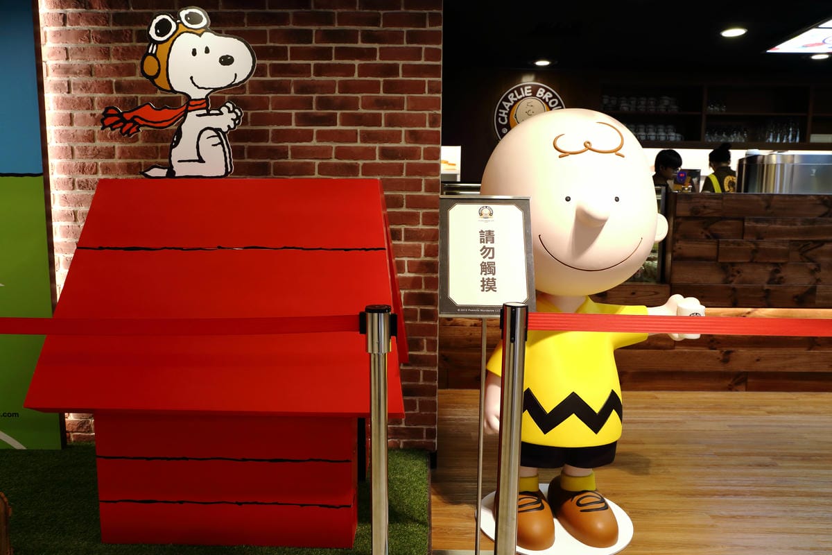 【食║新竹】查理布朗咖啡Charlie Brown Café〜緊急廣播！史努比出沒在新竹遠百！！！(已歇業)