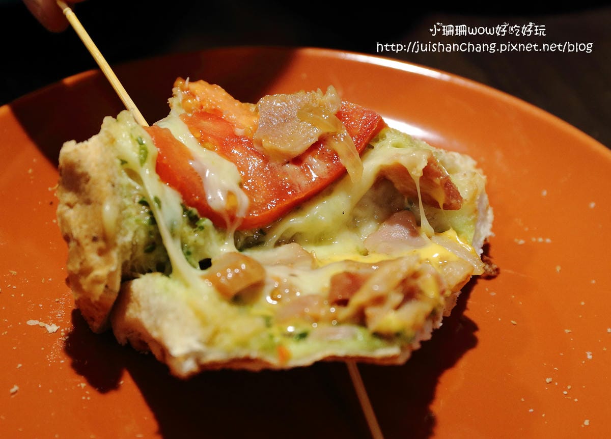 【食║台北信義區】Love Toast i 吐司早午餐～就是愛吐司。碳烤吐司/帕里尼，外酥內軟的口感讓人愛上它！