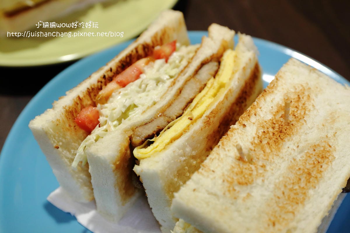 【食║台北信義區】Love Toast i 吐司早午餐～就是愛吐司。碳烤吐司/帕里尼，外酥內軟的口感讓人愛上它！