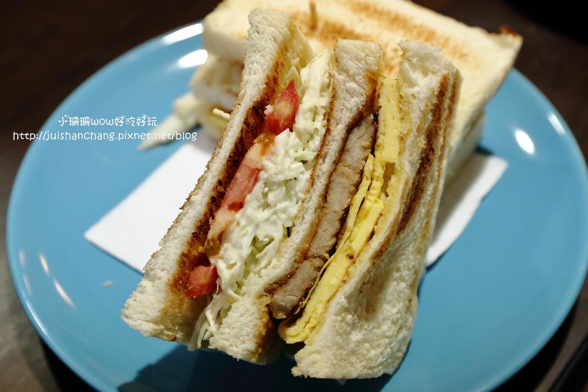 【食║台北信義區】Love Toast i 吐司早午餐～就是愛吐司。碳烤吐司/帕里尼，外酥內軟的口感讓人愛上它！