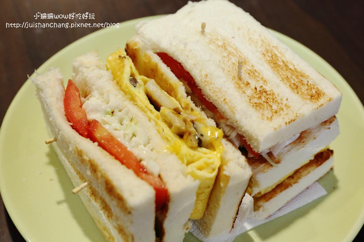 【食║台北信義區】Love Toast i 吐司早午餐～就是愛吐司。碳烤吐司/帕里尼，外酥內軟的口感讓人愛上它！