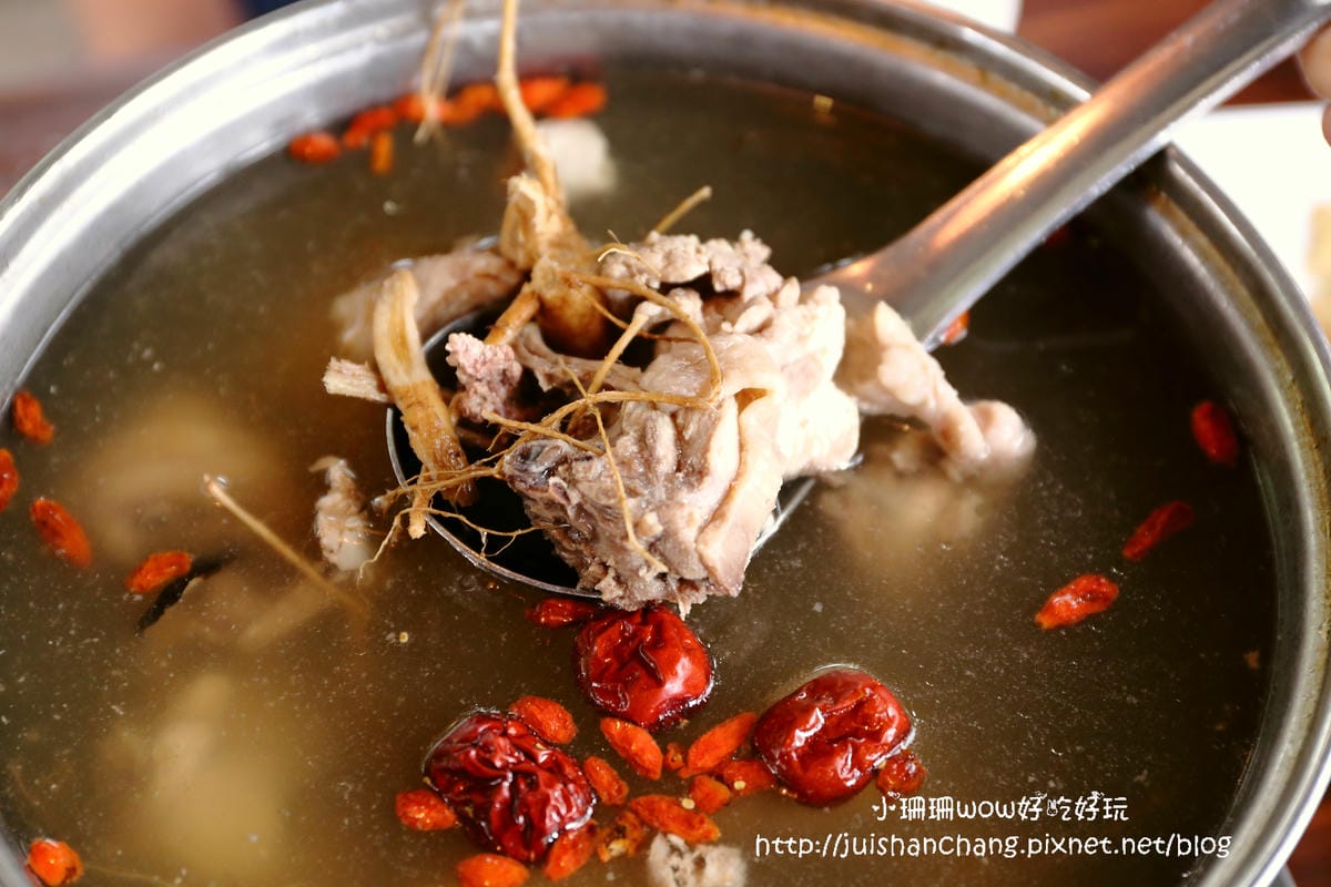 【食║南投】清境好雞婆土雞城～清境美食。蒙古包造型包廂裡吃雲南擺夷料理