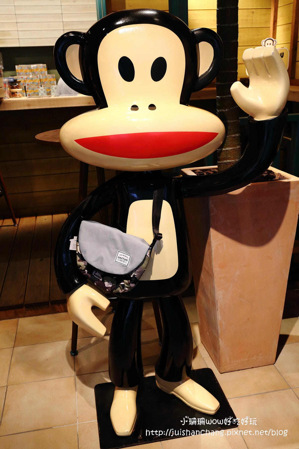 【食║台北】Paul Frank Hot Dog大嘴猴主題餐廳〜當猴子遇上熱狗，想裝淡定最後還是被萌殺。。。