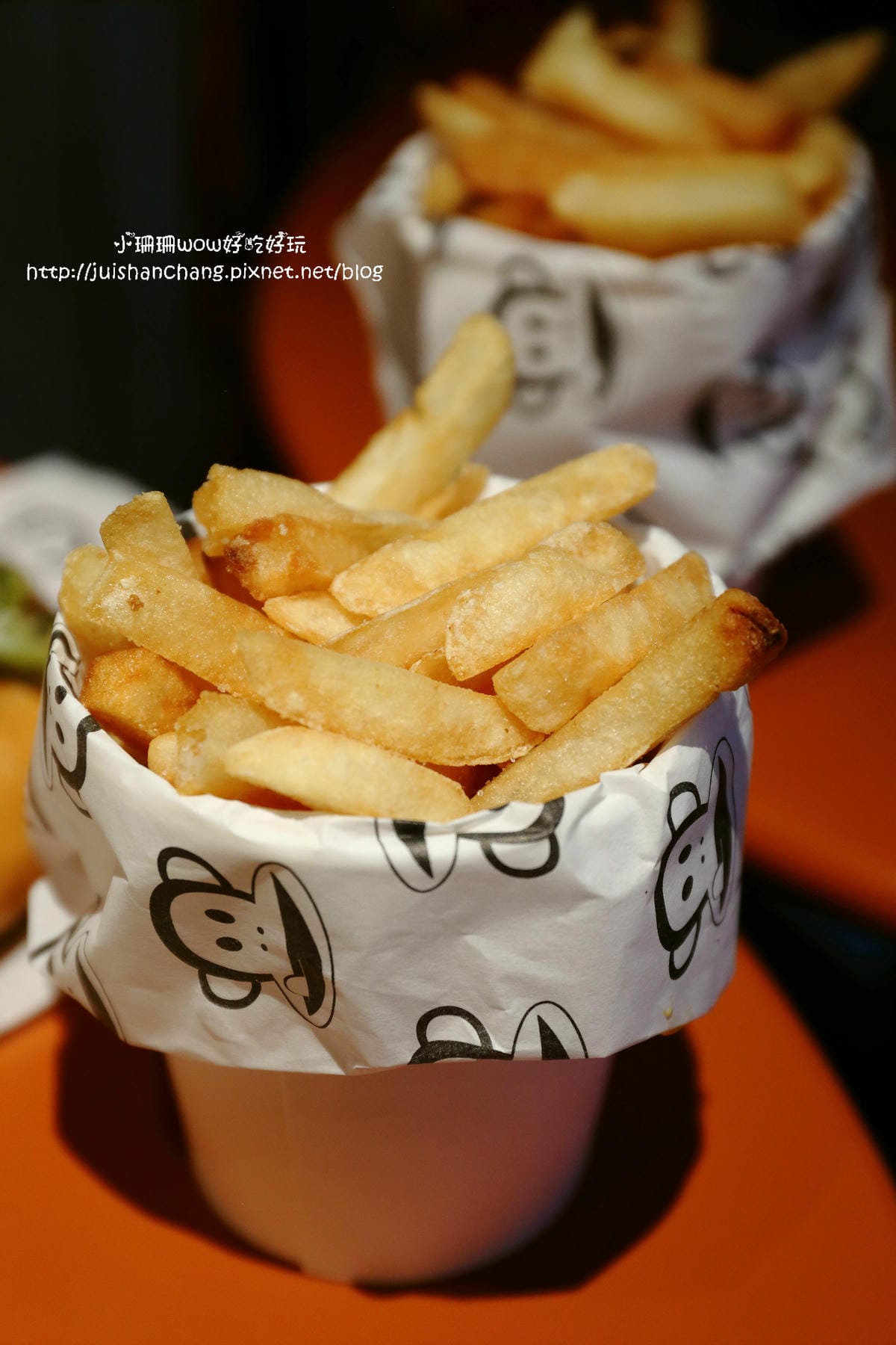 【食║台北】Paul Frank Hot Dog大嘴猴主題餐廳〜當猴子遇上熱狗，想裝淡定最後還是被萌殺。。。