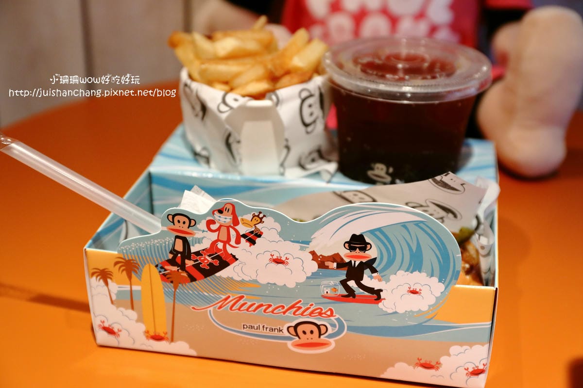 【食║台北】Paul Frank Hot Dog大嘴猴主題餐廳〜當猴子遇上熱狗，想裝淡定最後還是被萌殺。。。