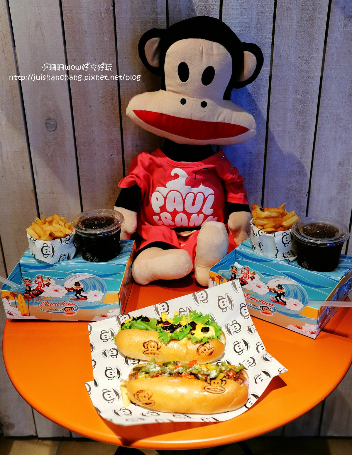 【食║台北】Paul Frank Hot Dog大嘴猴主題餐廳〜當猴子遇上熱狗，想裝淡定最後還是被萌殺。。。