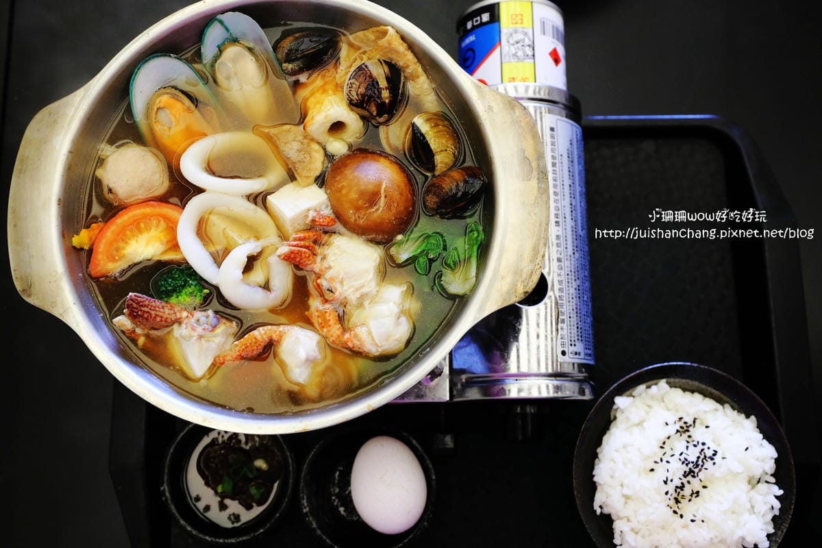 【食║台中】雪宴日式定食～龜毛老闆的堅持又來了！食材新鮮不計成本，用心熬出好湯頭，無味精湯底喝光也無負擔！(已歇業)