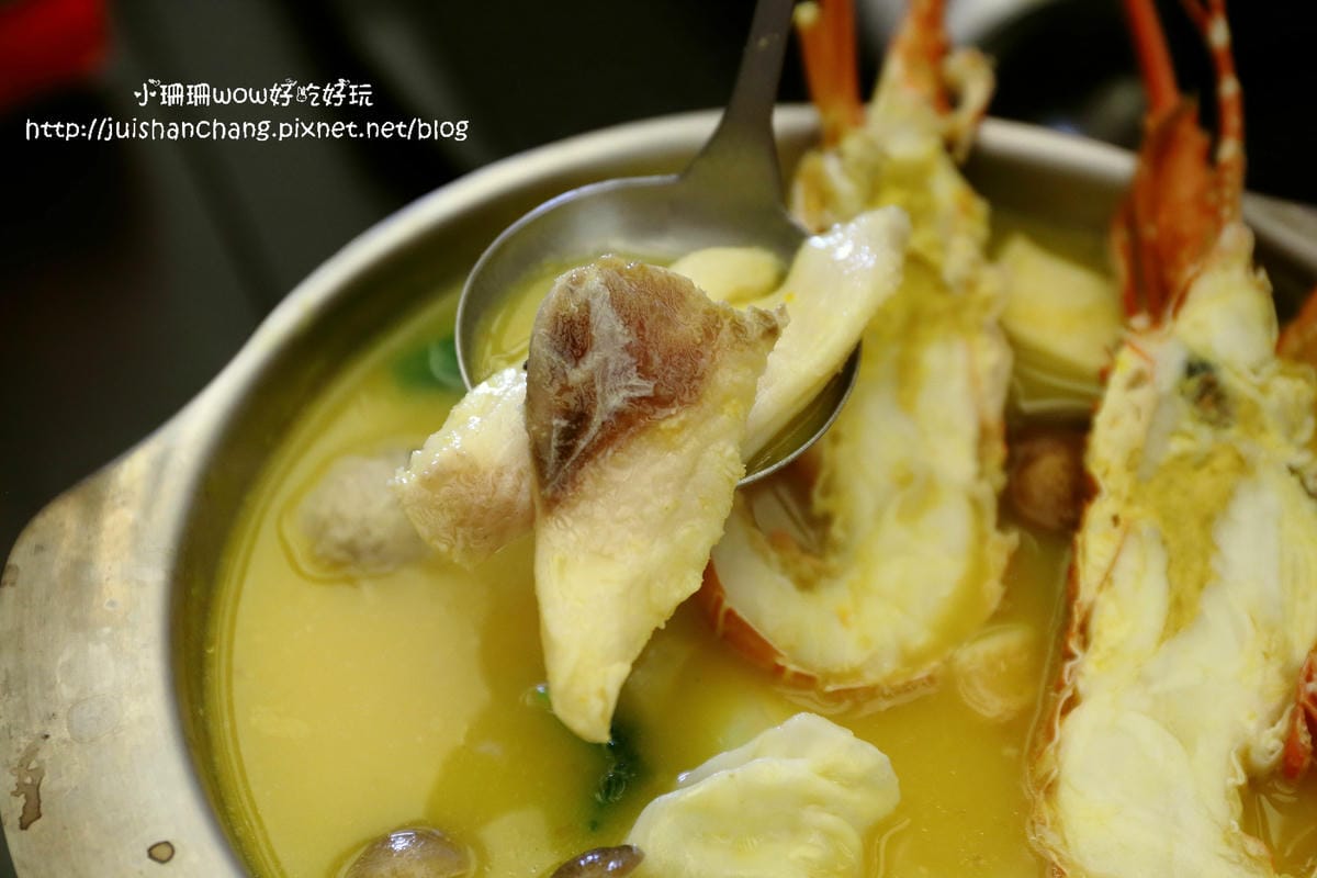 【食║台中】雪宴日式定食～龜毛老闆的堅持又來了！食材新鮮不計成本，用心熬出好湯頭，無味精湯底喝光也無負擔！(已歇業)