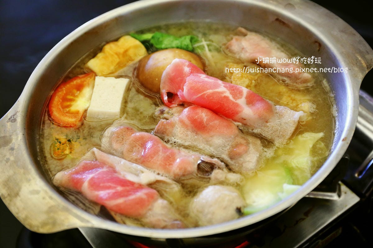 【食║台中】雪宴日式定食～龜毛老闆的堅持又來了！食材新鮮不計成本，用心熬出好湯頭，無味精湯底喝光也無負擔！(已歇業)