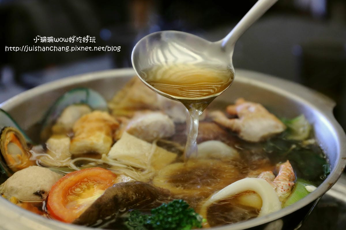 【食║台中】雪宴日式定食～龜毛老闆的堅持又來了！食材新鮮不計成本，用心熬出好湯頭，無味精湯底喝光也無負擔！(已歇業)