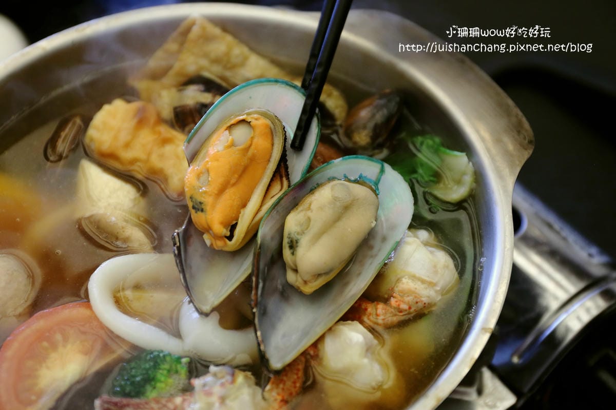 【食║台中】雪宴日式定食～龜毛老闆的堅持又來了！食材新鮮不計成本，用心熬出好湯頭，無味精湯底喝光也無負擔！(已歇業)