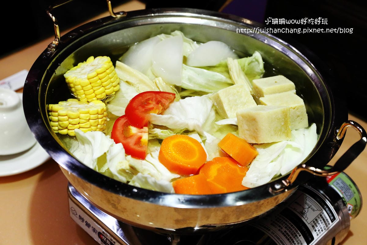 【食║台北】牛讚溫體涮牛肉鍋～六張犁火鍋/不用跑台南也能吃到溫體牛，喜愛牛肉與火鍋的饕客一次滿足！