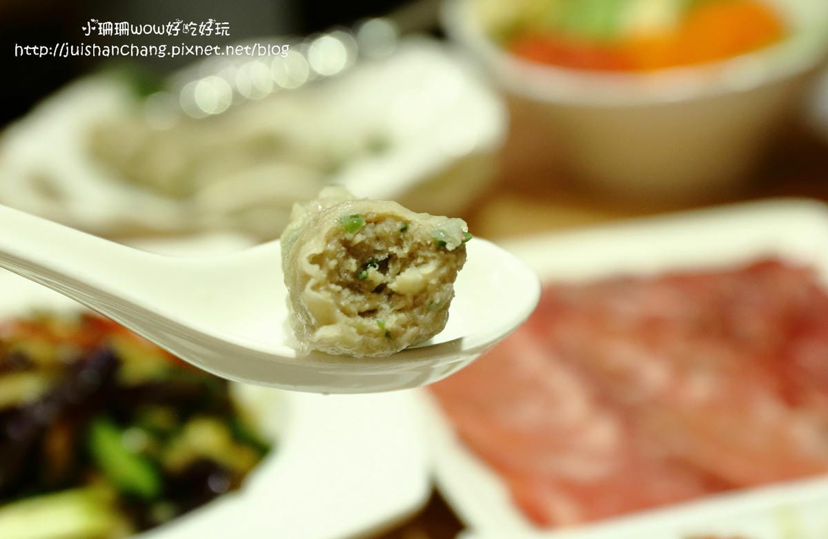 【食║台北】牛讚溫體涮牛肉鍋～六張犁火鍋/不用跑台南也能吃到溫體牛，喜愛牛肉與火鍋的饕客一次滿足！