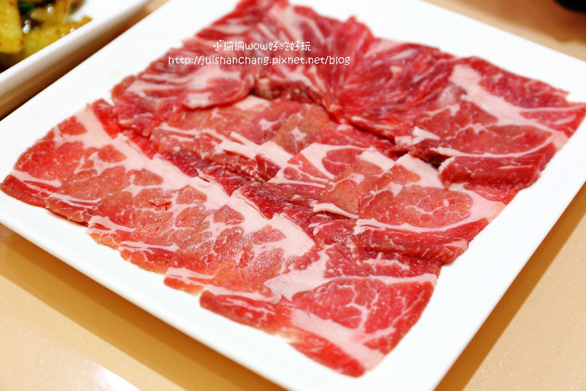 【食║台北】牛讚溫體涮牛肉鍋～六張犁火鍋/不用跑台南也能吃到溫體牛，喜愛牛肉與火鍋的饕客一次滿足！