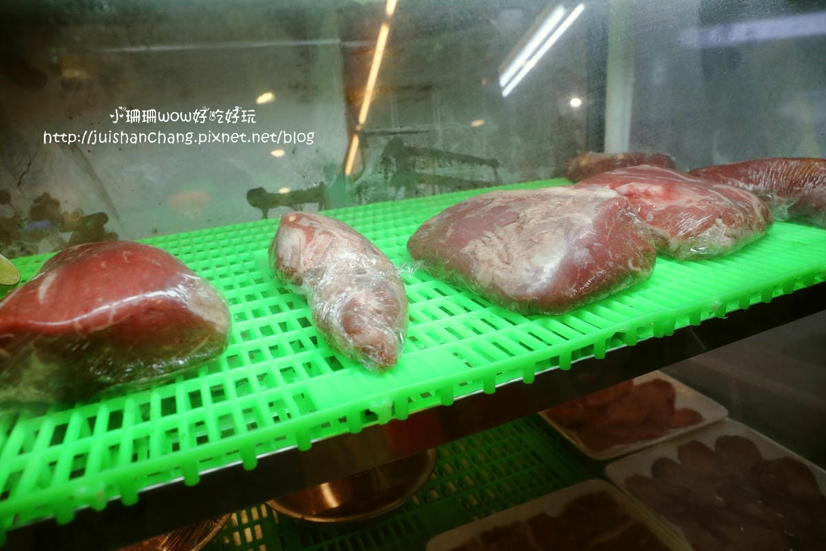 【食║台北】牛讚溫體涮牛肉鍋～六張犁火鍋/不用跑台南也能吃到溫體牛，喜愛牛肉與火鍋的饕客一次滿足！