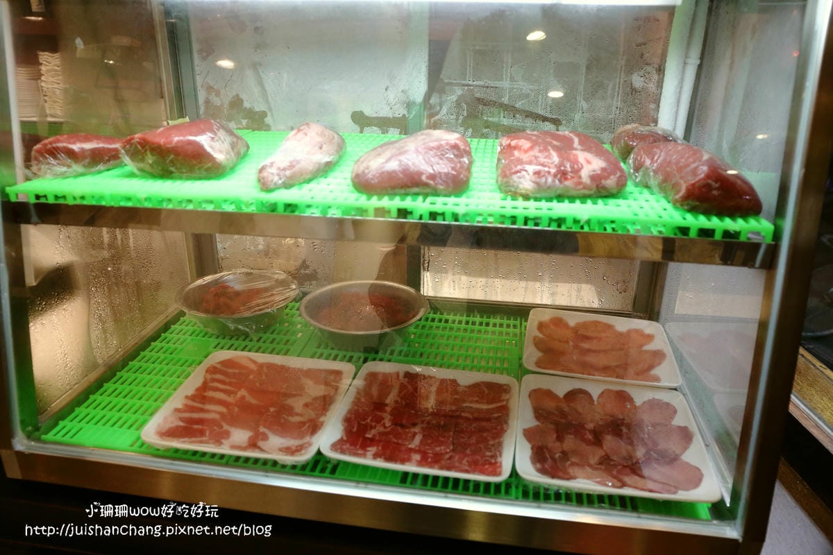 【食║台北】牛讚溫體涮牛肉鍋～六張犁火鍋/不用跑台南也能吃到溫體牛，喜愛牛肉與火鍋的饕客一次滿足！