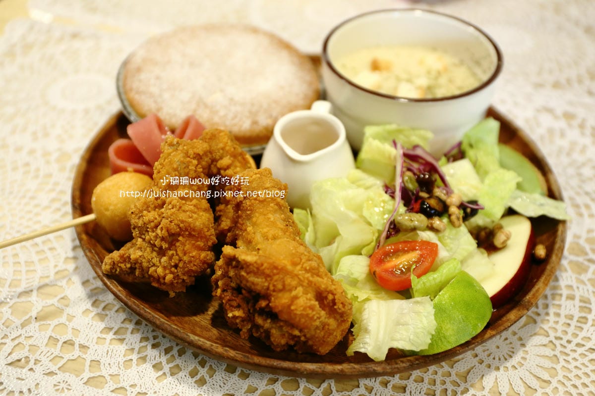 【食║板橋】樹兒咖啡 bagel tree～新板特區美食。免服務費、全天候供應早午餐，板橋早午餐新開店又一發！