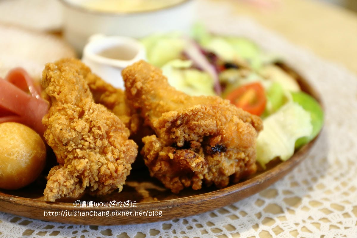 【食║板橋】樹兒咖啡 bagel tree～新板特區美食。免服務費、全天候供應早午餐，板橋早午餐新開店又一發！