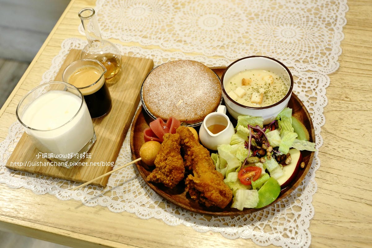 【食║板橋】樹兒咖啡 bagel tree～新板特區美食。免服務費、全天候供應早午餐，板橋早午餐新開店又一發！