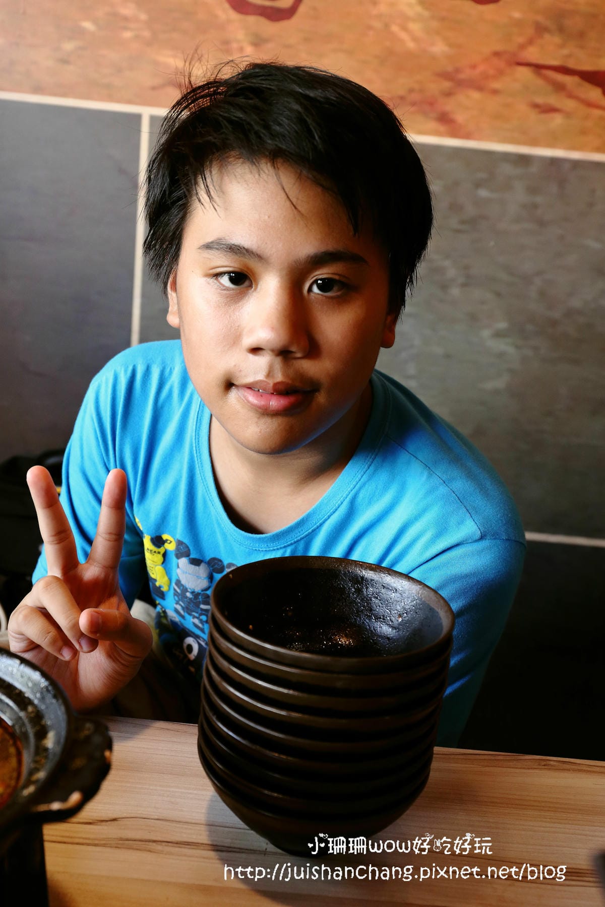 【食║台中】那個鍋(逢甲店)～一人也可以吃麻辣鍋，鍋底「客製化」，當心上癮！