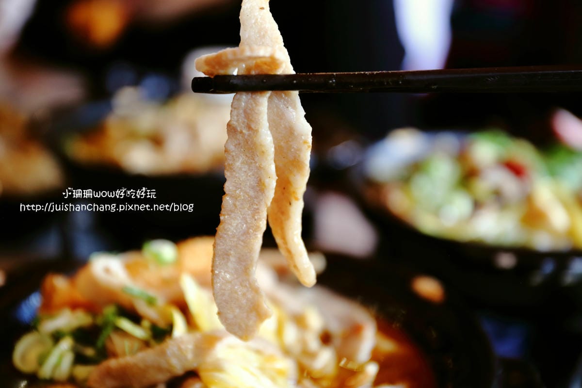 【食║台中】那個鍋(逢甲店)～一人也可以吃麻辣鍋，鍋底「客製化」，當心上癮！