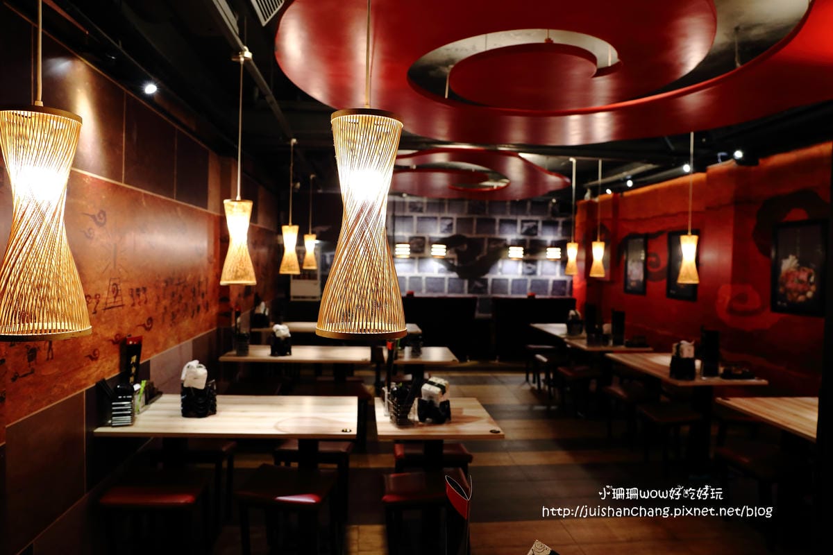 【食║台中】那個鍋(逢甲店)～一人也可以吃麻辣鍋，鍋底「客製化」，當心上癮！