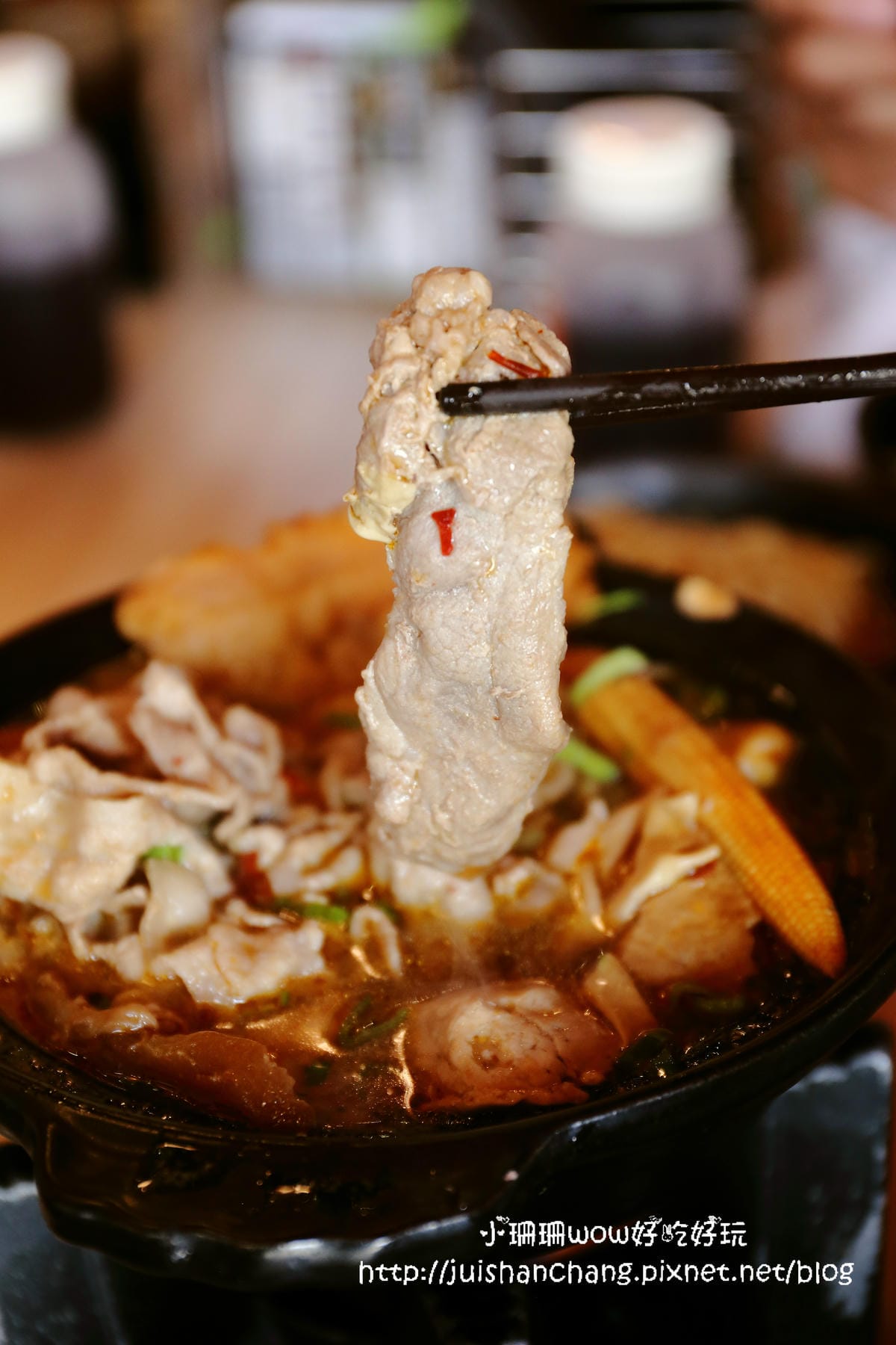 【食║台中】那個鍋(逢甲店)～一人也可以吃麻辣鍋，鍋底「客製化」，當心上癮！