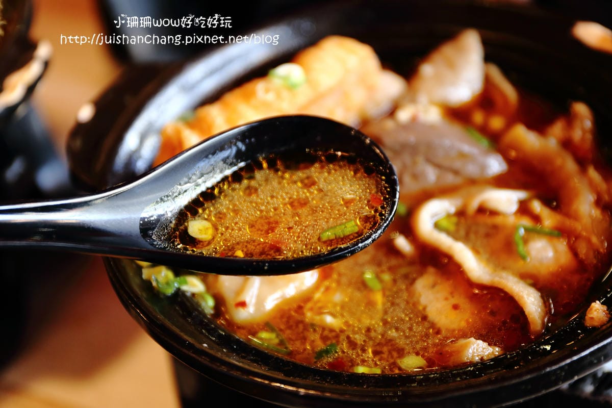 【食║台中】那個鍋(逢甲店)～一人也可以吃麻辣鍋，鍋底「客製化」，當心上癮！