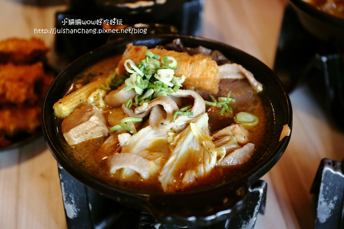 【食║台中】那個鍋(逢甲店)～一人也可以吃麻辣鍋，鍋底「客製化」，當心上癮！