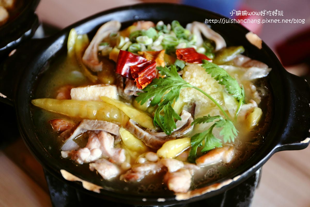 【食║台中】那個鍋(逢甲店)～一人也可以吃麻辣鍋，鍋底「客製化」，當心上癮！