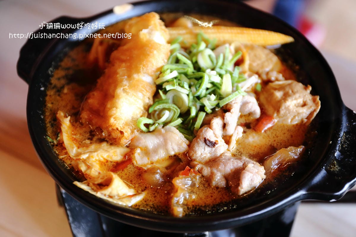 【食║台中】那個鍋(逢甲店)～一人也可以吃麻辣鍋，鍋底「客製化」，當心上癮！