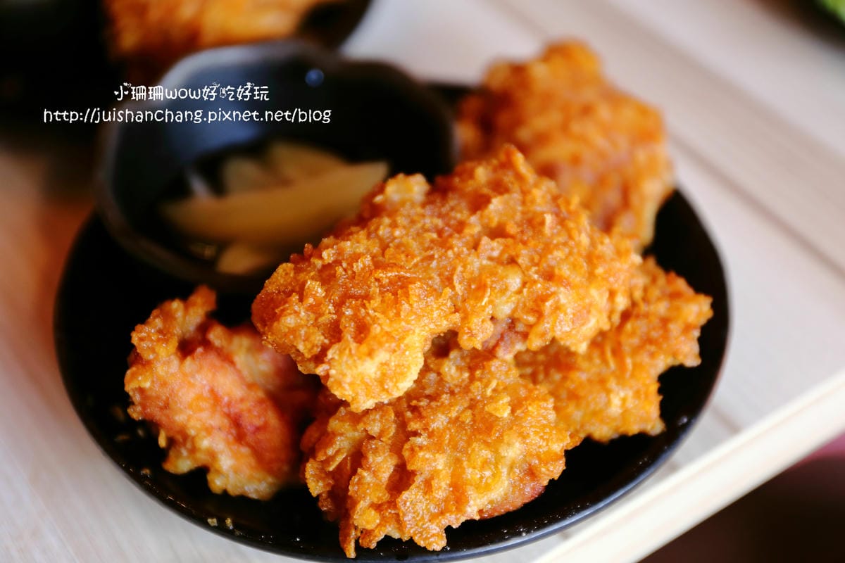 【食║台中】那個鍋(逢甲店)～一人也可以吃麻辣鍋，鍋底「客製化」，當心上癮！