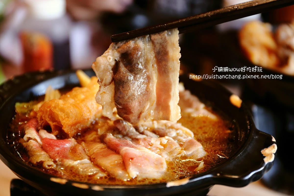 【食║台中】那個鍋(逢甲店)～一人也可以吃麻辣鍋，鍋底「客製化」，當心上癮！