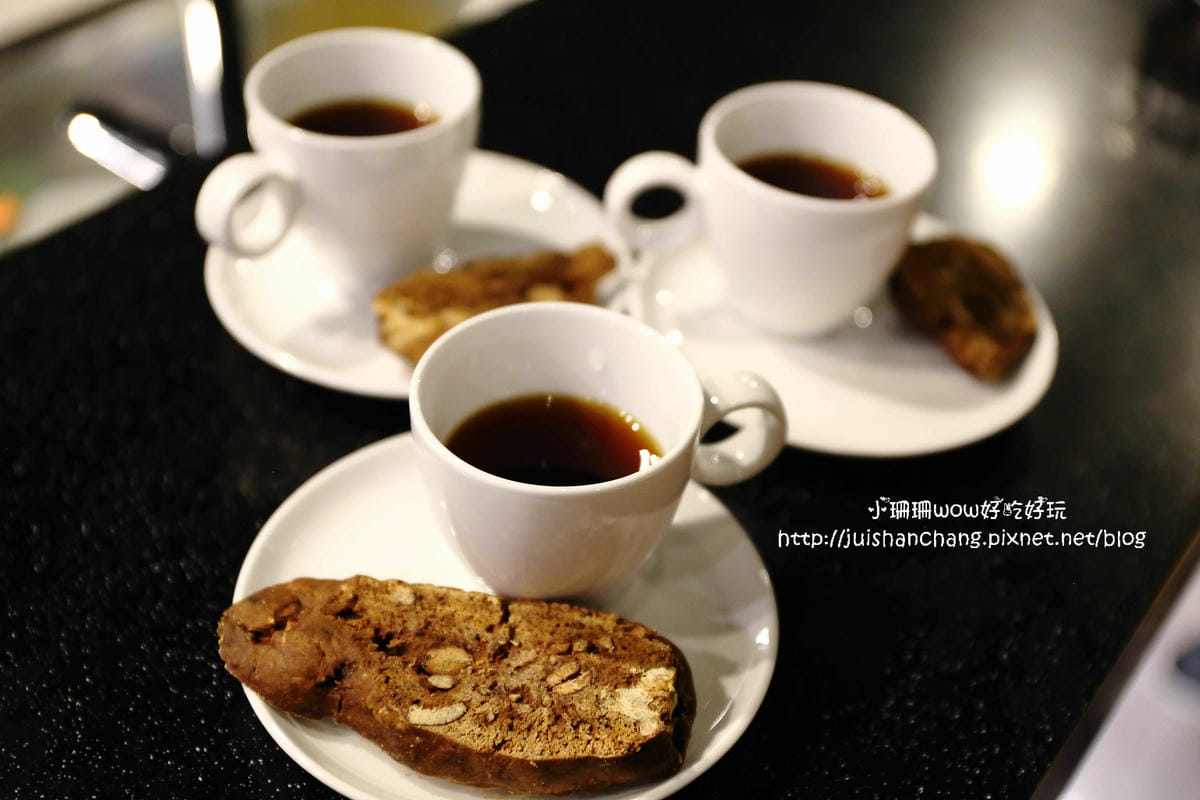 【食║新店】娂豆自家烘焙精品咖啡～巷弄無菜單手作咖啡？！親力親為手製烘焙，來一杯滿是回憶的咖啡吧！