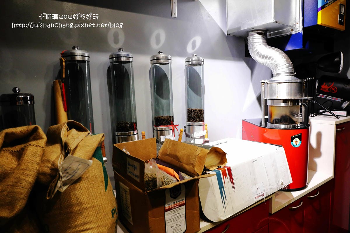 【食║新店】娂豆自家烘焙精品咖啡～巷弄無菜單手作咖啡？！親力親為手製烘焙，來一杯滿是回憶的咖啡吧！