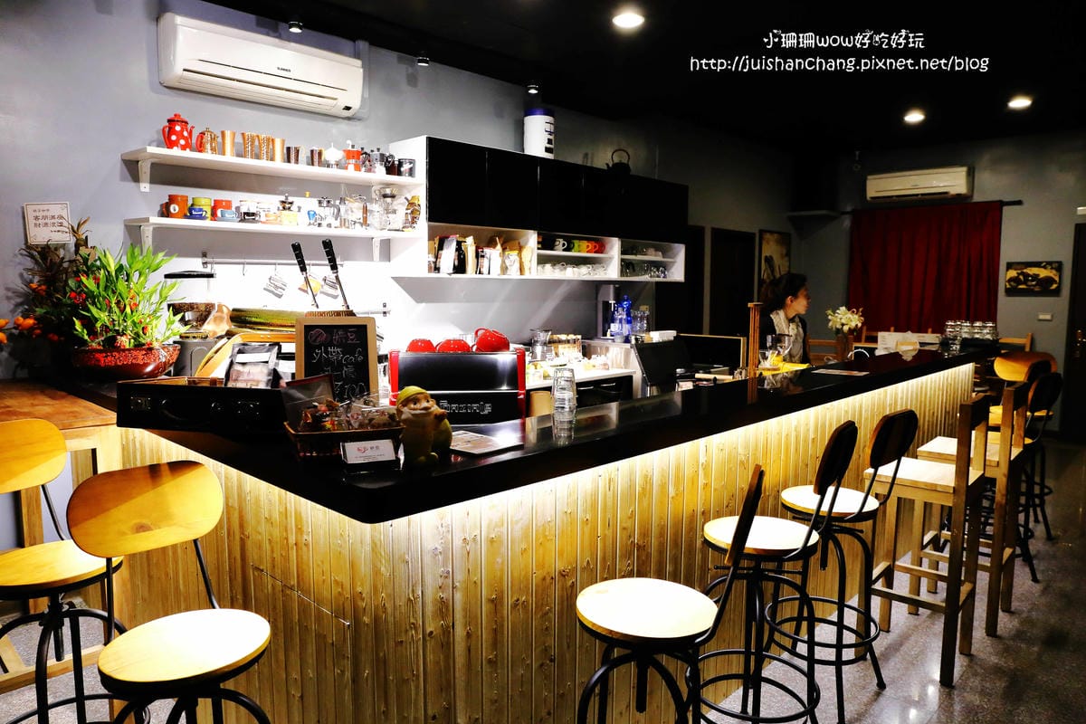 【食║新店】娂豆自家烘焙精品咖啡～巷弄無菜單手作咖啡？！親力親為手製烘焙，來一杯滿是回憶的咖啡吧！