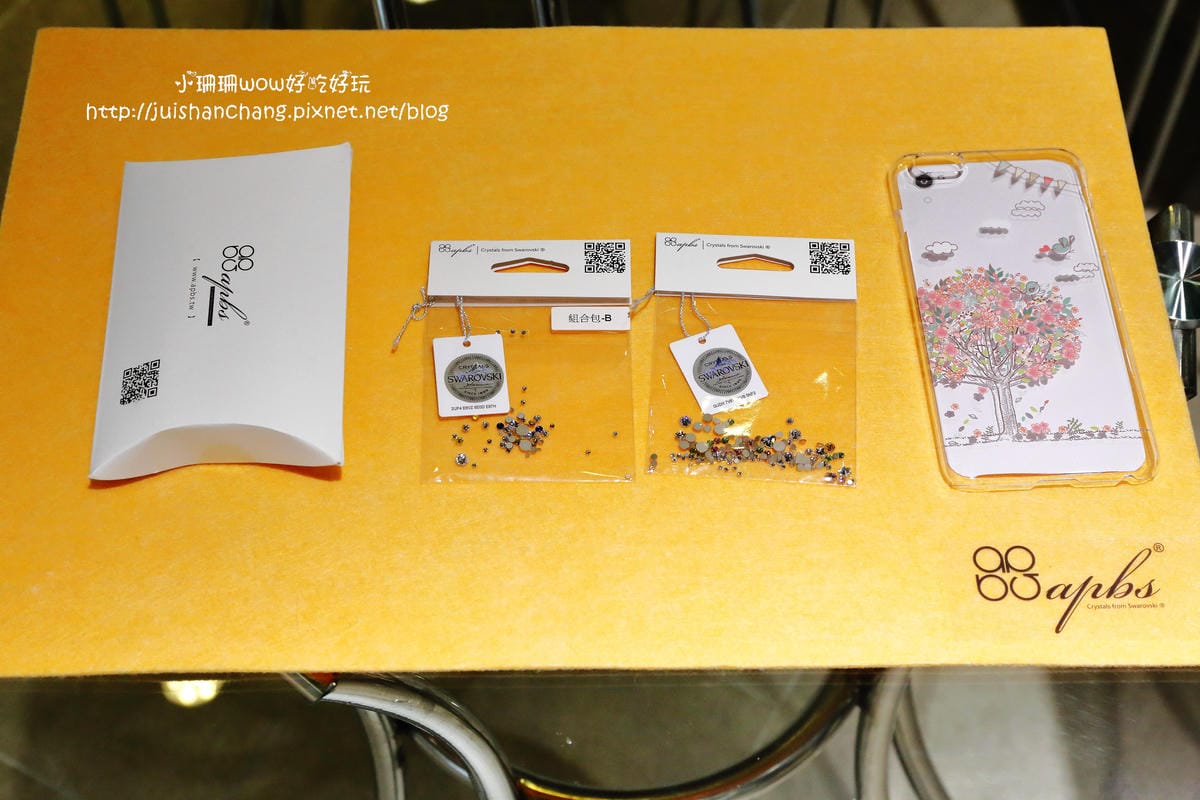 【分享║3C】apbs®施華洛世奇手機保護殼DIY貼鑽。Bling Bling～就是要跟別人不一樣！快來打造一個全世界專屬於自己獨一無二的手機殼吧！（分享本文+粉絲團按讚+留言就有機會參加抽獎唷！）　