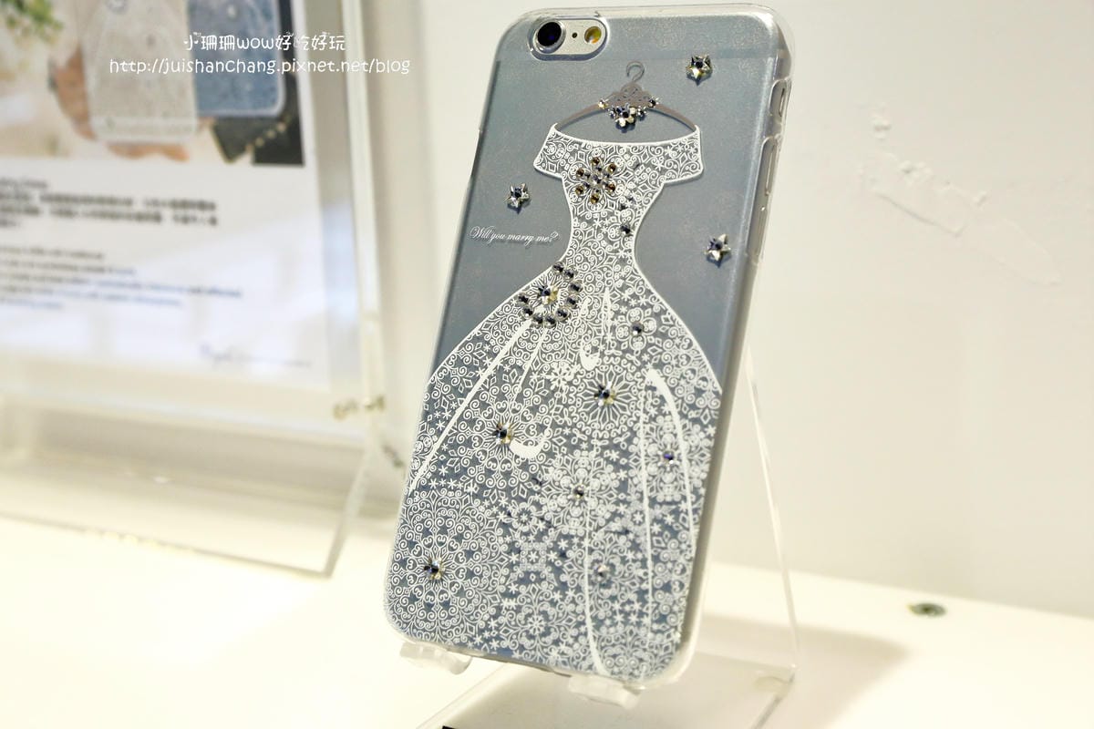 【分享║3C】apbs®施華洛世奇手機保護殼DIY貼鑽。Bling Bling～就是要跟別人不一樣！快來打造一個全世界專屬於自己獨一無二的手機殼吧！（分享本文+粉絲團按讚+留言就有機會參加抽獎唷！）　