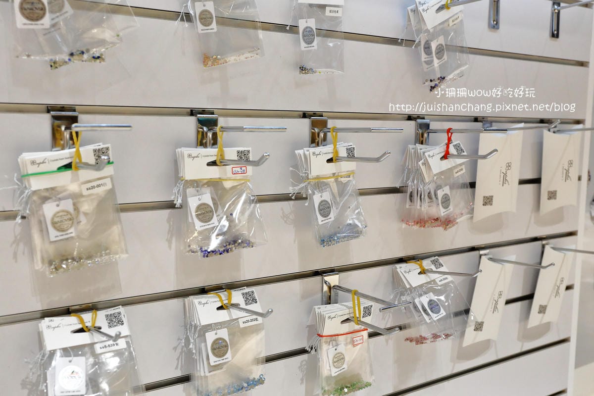 【分享║3C】apbs®施華洛世奇手機保護殼DIY貼鑽。Bling Bling～就是要跟別人不一樣！快來打造一個全世界專屬於自己獨一無二的手機殼吧！（分享本文+粉絲團按讚+留言就有機會參加抽獎唷！）　