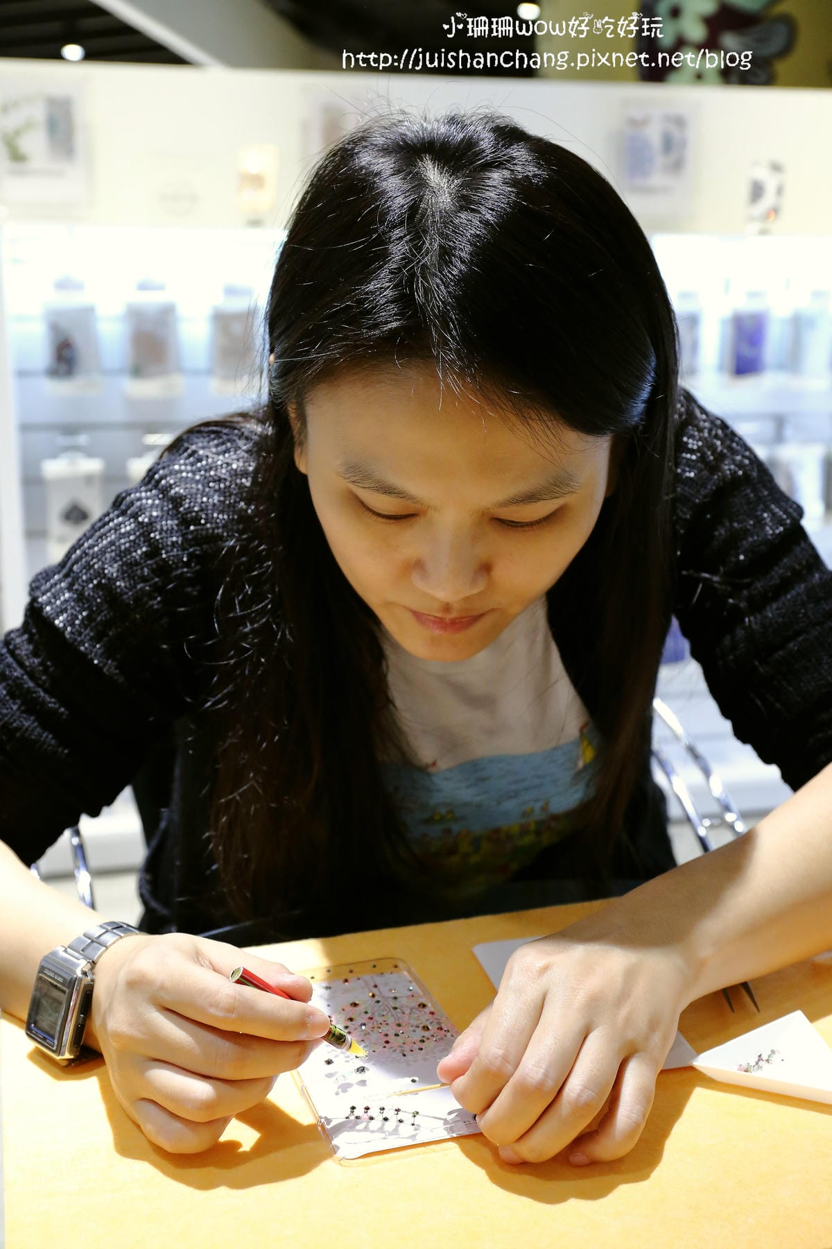 【分享║3C】apbs®施華洛世奇手機保護殼DIY貼鑽。Bling Bling～就是要跟別人不一樣！快來打造一個全世界專屬於自己獨一無二的手機殼吧！（分享本文+粉絲團按讚+留言就有機會參加抽獎唷！）　