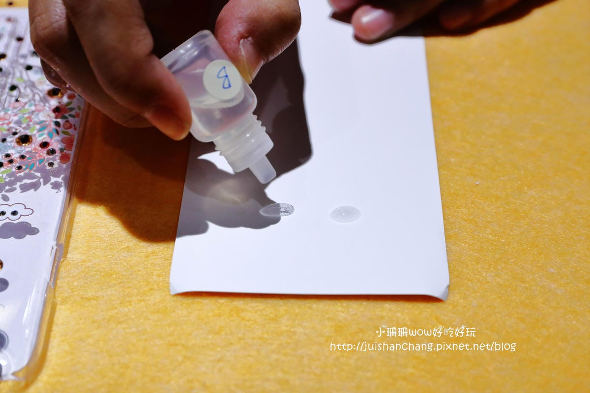 【分享║3C】apbs®施華洛世奇手機保護殼DIY貼鑽。Bling Bling～就是要跟別人不一樣！快來打造一個全世界專屬於自己獨一無二的手機殼吧！（分享本文+粉絲團按讚+留言就有機會參加抽獎唷！）　