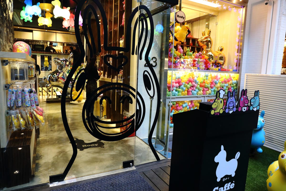 【食║台北】Caffè Rody主題餐廳～直擊！卡哇依跳跳馬Rody也要有主題餐廳囉，地點就在台北東區！（已歇業）　