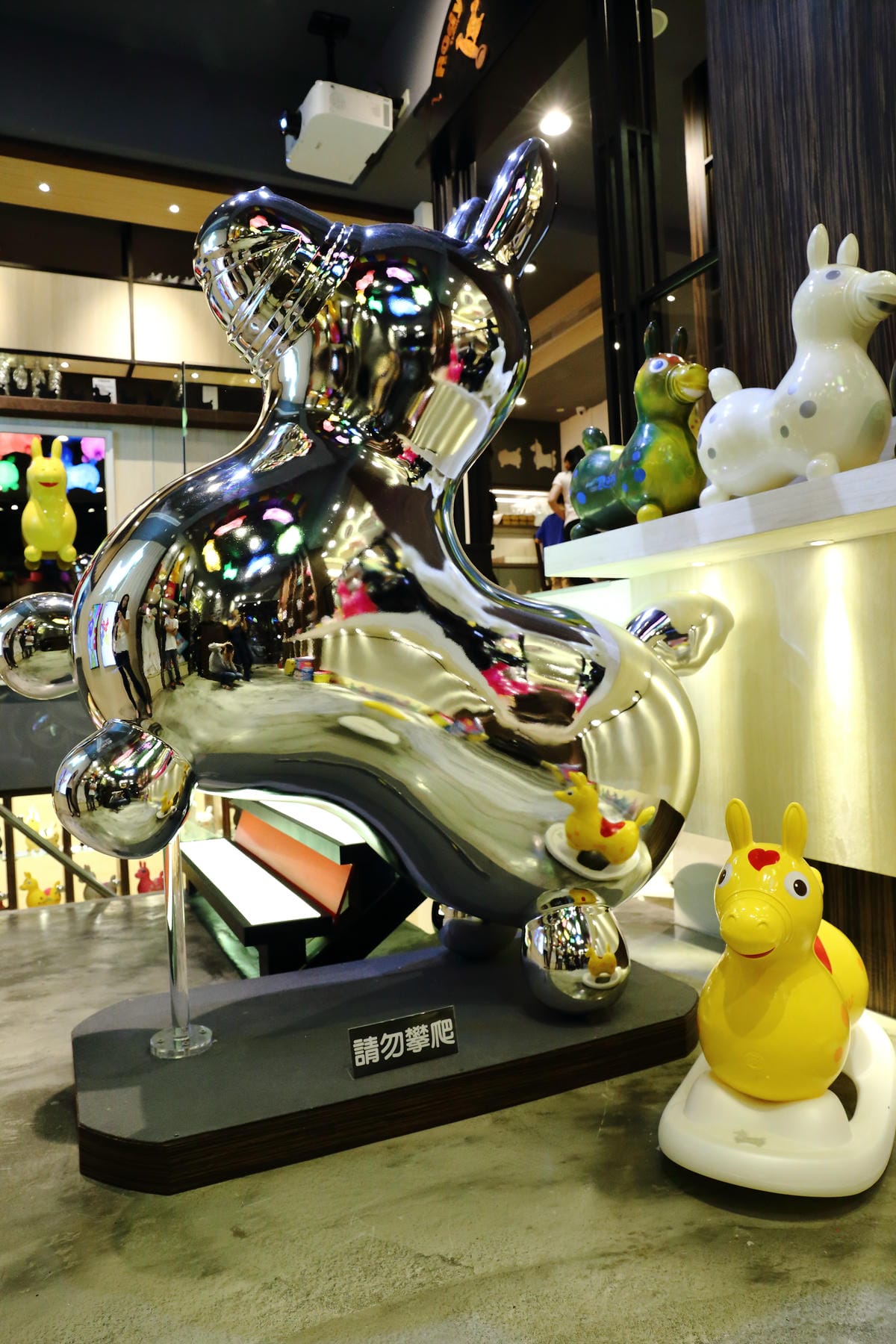 【食║台北】Caffè Rody主題餐廳～直擊！卡哇依跳跳馬Rody也要有主題餐廳囉，地點就在台北東區！（已歇業）　