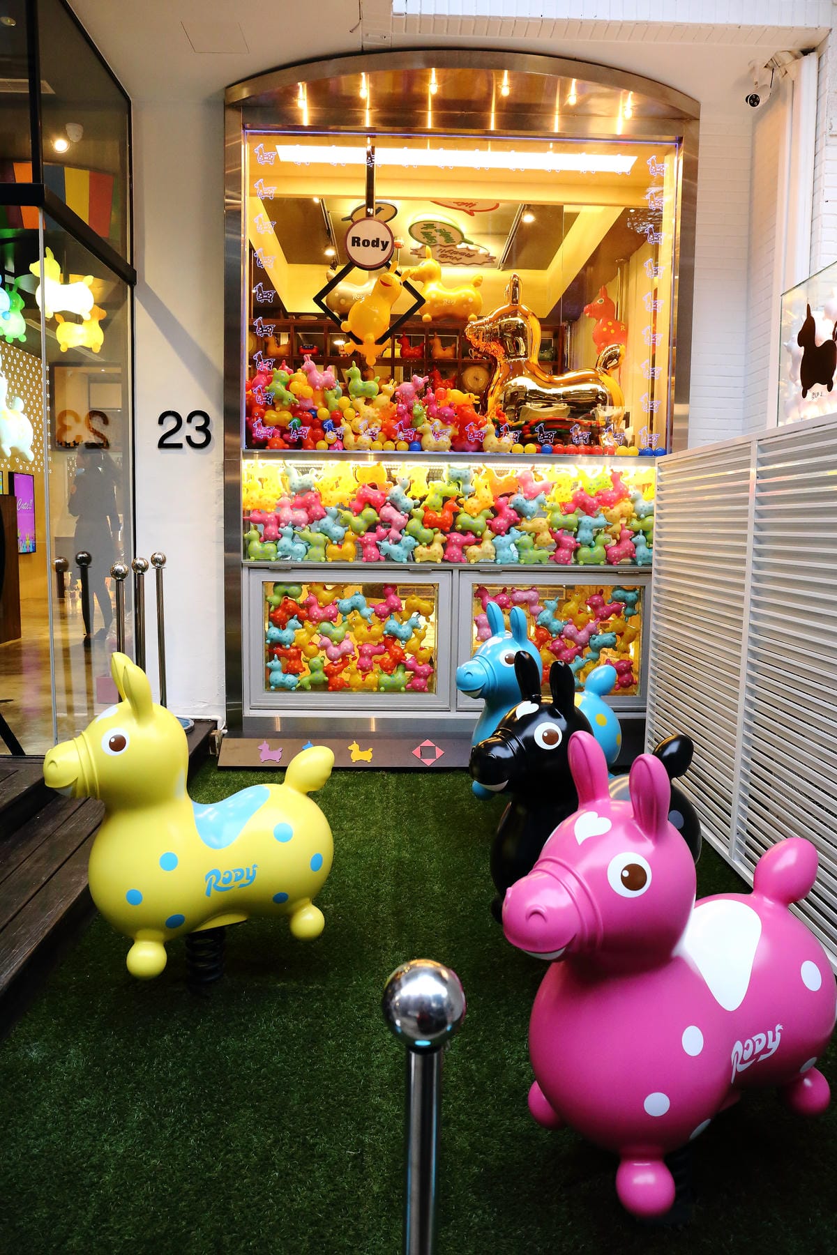 【食║台北】Caffè Rody主題餐廳～直擊！卡哇依跳跳馬Rody也要有主題餐廳囉，地點就在台北東區！（已歇業）　